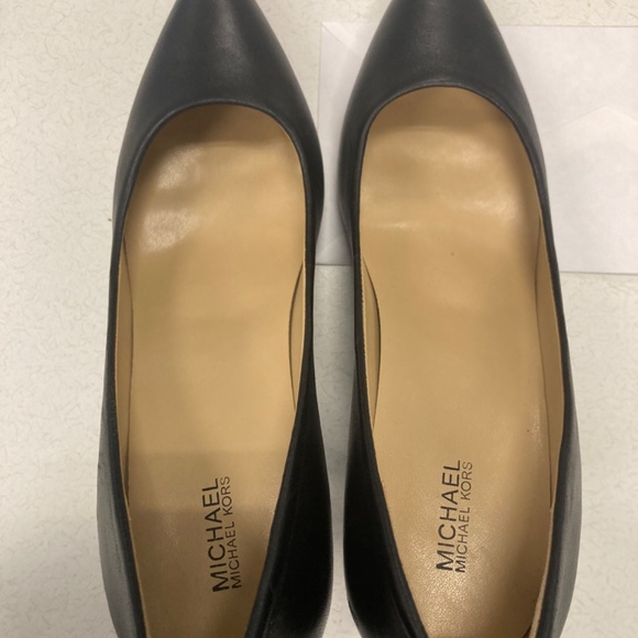 Michael Kors Alina Flex Leather Pump - Picture 2 of 9